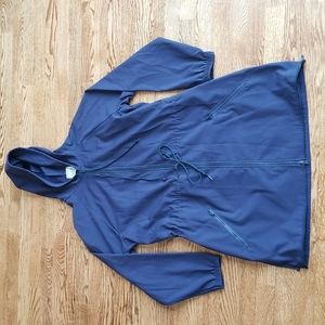 (M) Weekenders Women's Made in Canada Trench Coat Folds into Bag!